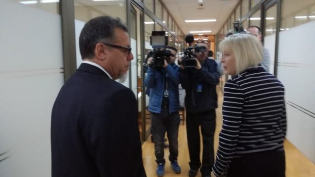 Política migratoria: Senador Lagos Weber expresó molestia a embajadora de EE.UU.