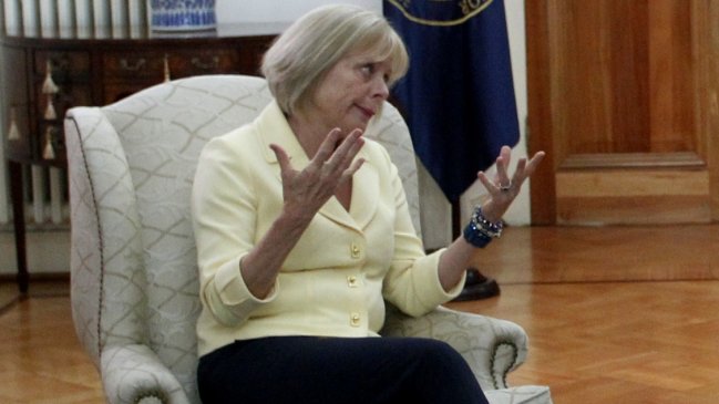 Desaire masivo de parlamentarios a embajadora de EEUU por política migratoria