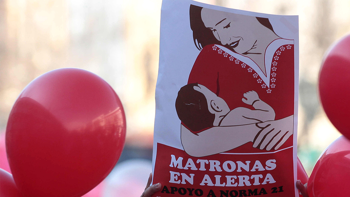 Matronas de Los Ríos exigen al Presidente regularizar sus funciones en los hospitales