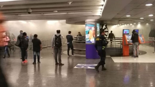 Metro vivió una accidentada jornada por emergencia en estación Tobalaba