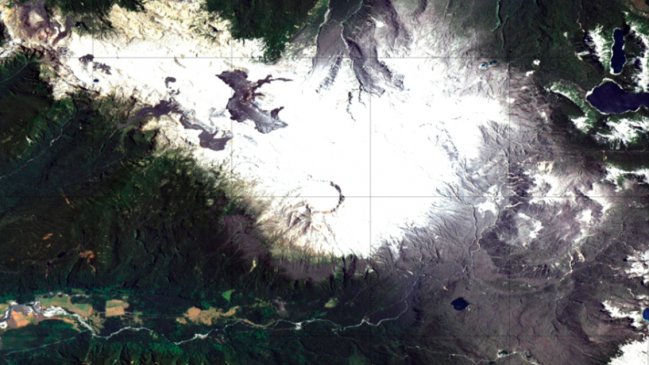 Cuatro comunas de Los Lagos y Los Ríos en alerta por actividad del complejo volcánico Puyehue-Cordón Caulle