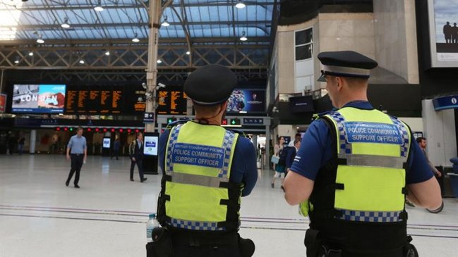 Hombre fue arrestado por supuesta posesión de una bomba en estación de trenes en Londres