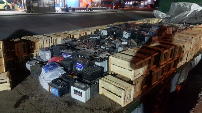 Camionero trató de ingresar 700 baterías usadas a la Región de Tarapacá