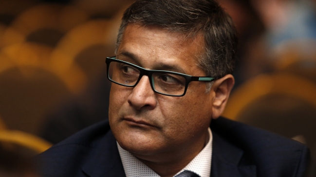 Ronald Fuentes quiere dejar de ser gerente deportivo de U. de Chile, según matutino