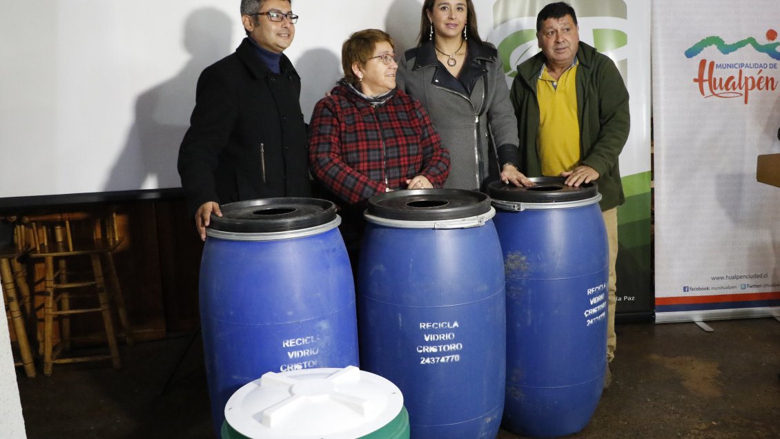 Hualpén: Locatarios gastronómicos de Caleta Lenga refuerzan el reciclaje de aceite y vidrio