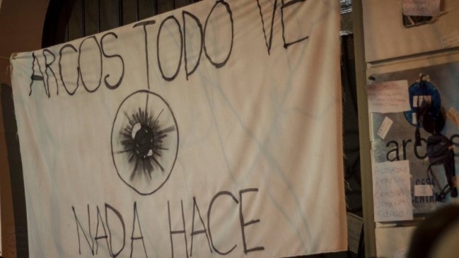 Estudiantes se vuelven a tomar Instituto Profesional Arcos