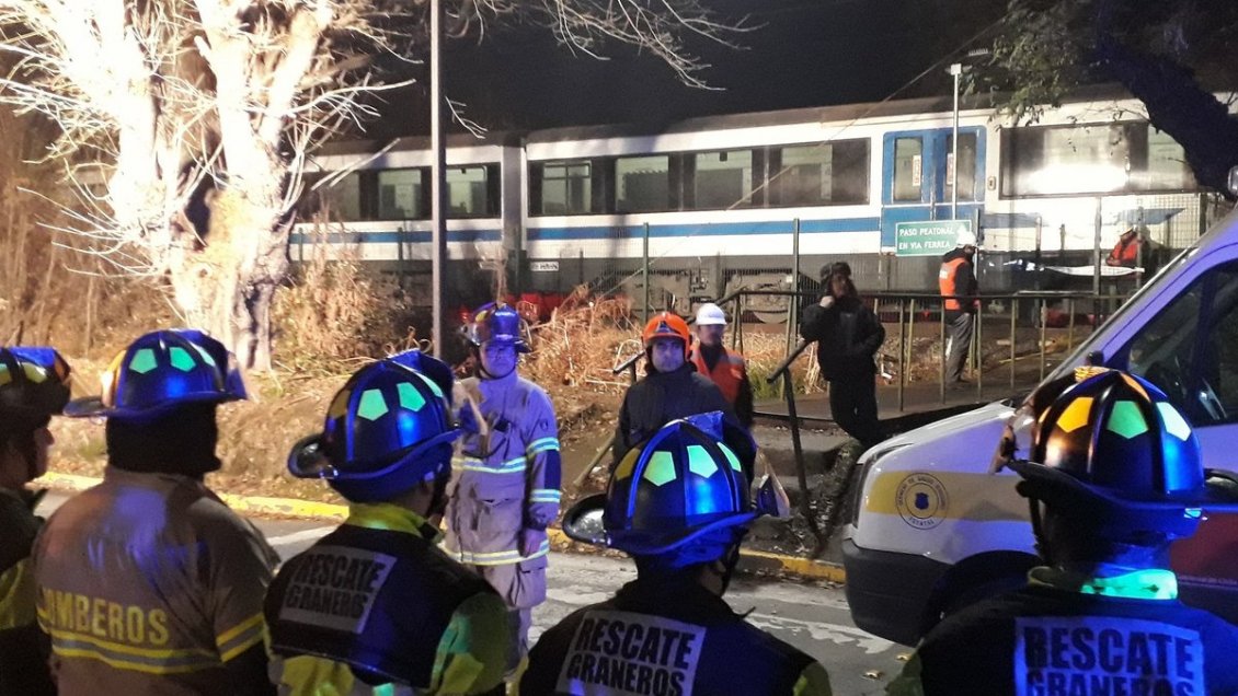 Peatón en estado grave tras ser arrollado por Metrotren en Graneros