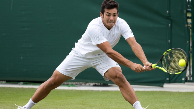 Christian Garín dio otro paso en la qualy de Wimbledon al vencer a Nicolas Mahut