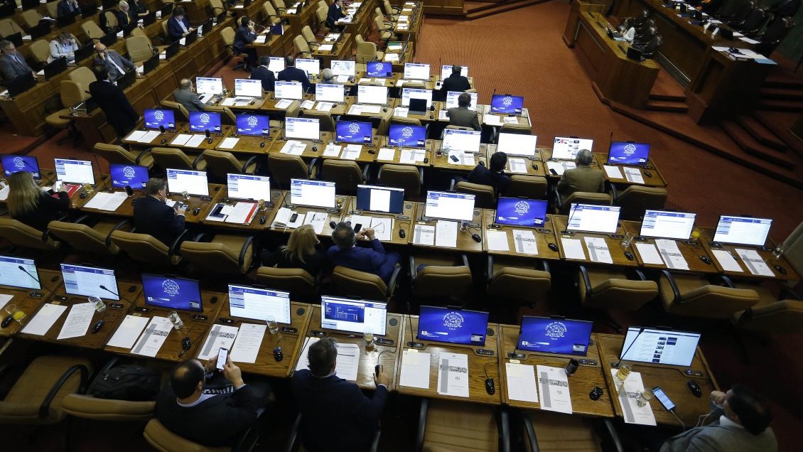 Parlamentario propone multar a diputados que lleguen atrasados