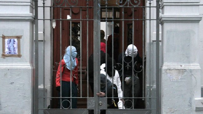 Apoderados de colegios emblemáticos se cuadran con autoridades tras actos violentos