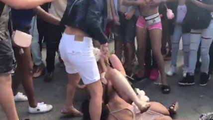 Captan violenta pelea entre mujeres en EE.UU.