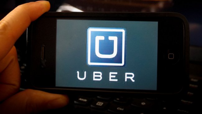 Contraloría: Funcionarios no pueden usar Uber ni Cabify con platas públicas