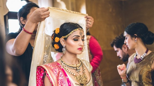 Recién casado pidió el divorcio luego de verle la cara a su esposa