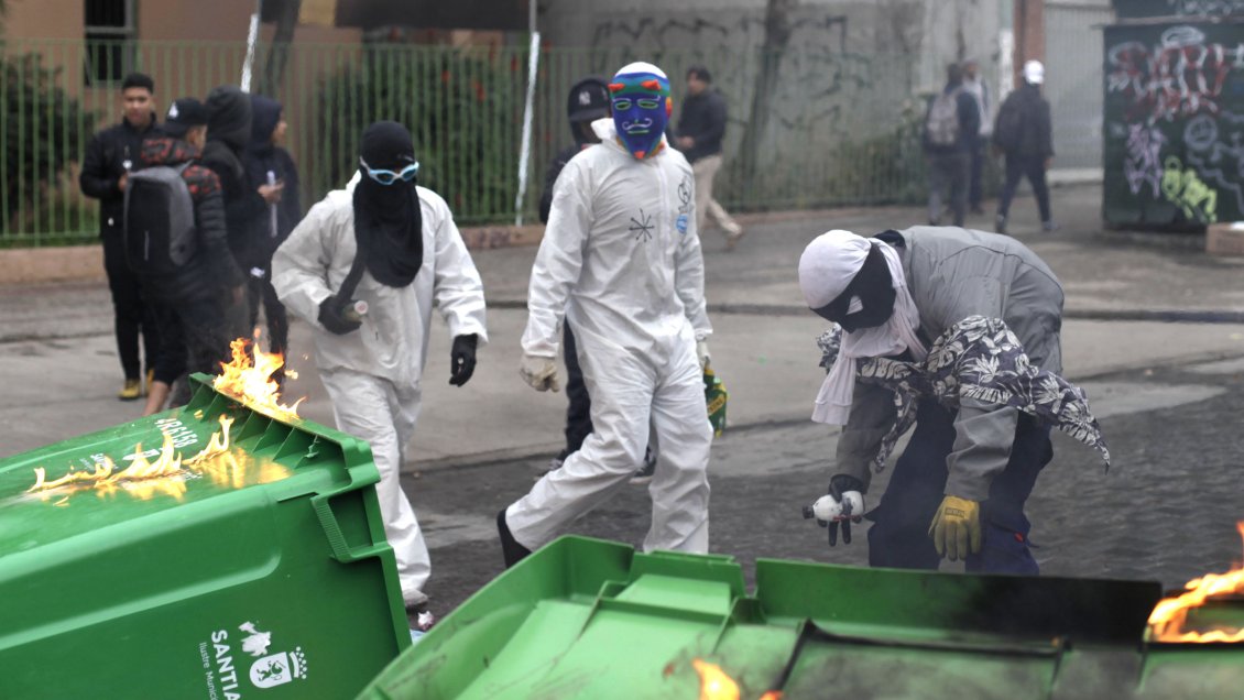 Incidentes: Barricadas y bombas incendiarias afuera del Liceo Darío Salas