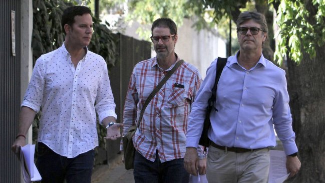 Denunciantes de Karadima valoran salidas de obispos Goic y Valenzuela