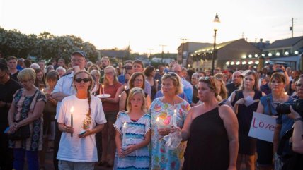   Realizan velatón por periodistas muertos en tiroteo a un diario en Estados Unidos 