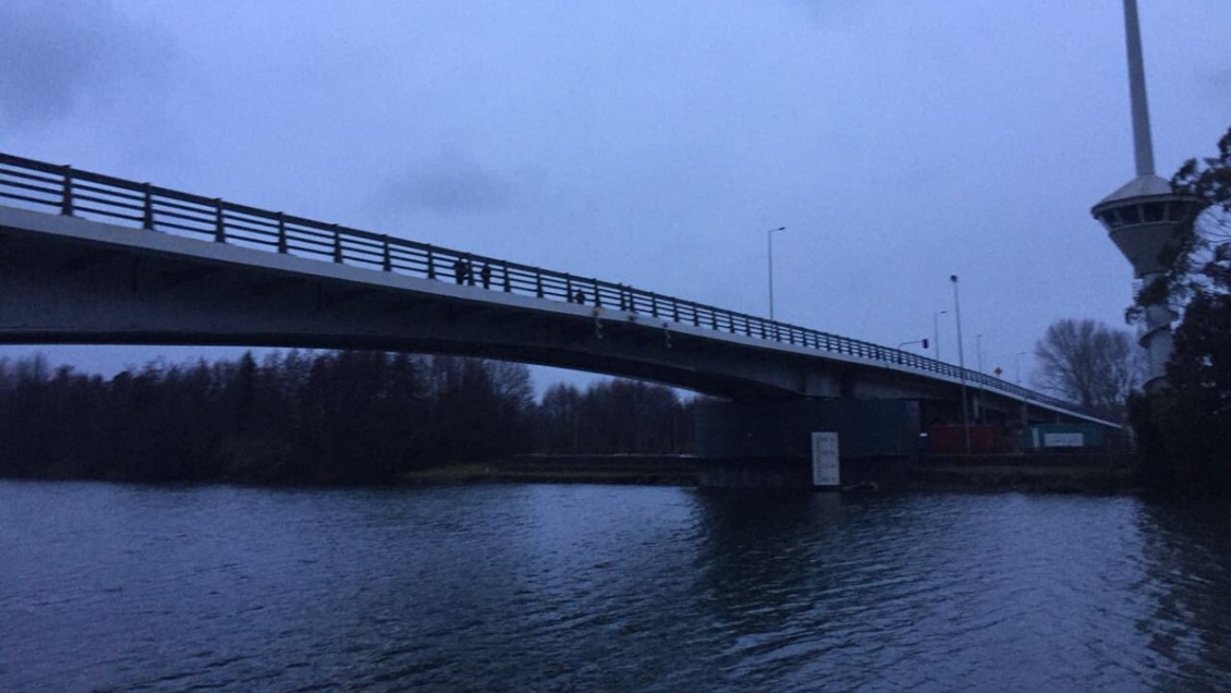 Valdivia: Se logró bajar los brazos del puente Cau Cau