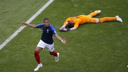 Mbappé superó la resistencia de la defensa argentina y liquidó la victoria de Francia
