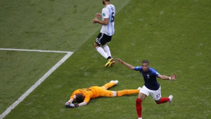 Kylian Mbappé remató cruzado para encaminar el triunfo de Francia sobre Argentina