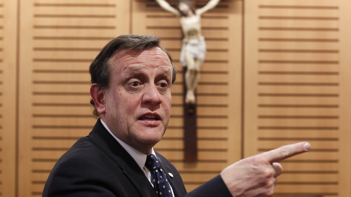 Aborto: Rector de la UC rechaza nuevo reglamento de objeción de conciencia del Gobierno