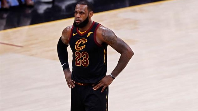 LeBron James vestirá el simbólico número 23 en los Lakers