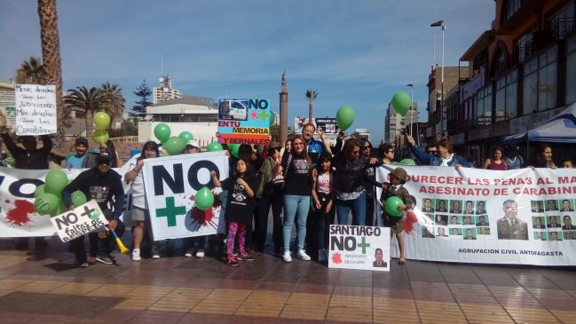 Esposas de carabineros marcharon por Antofagasta exigiendo la Ley Bernales