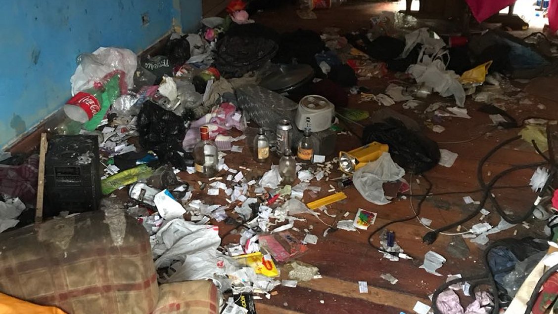 Encuentran a hermanos desaparecidos desde 2014: Dormían entre basura abrigados por perros