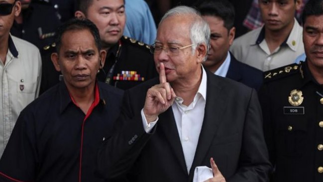 Ex primer ministro de Malasia fue detenido por presunta malversación de fondos y desfalco