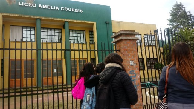 Estudiantes de liceo de Talca denunciaron acoso sexual de parte de un profesor