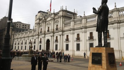   Inauguran estatua de Pedro Aguirre Cerda frente a La Moneda 