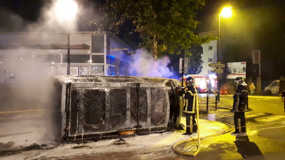 Muerte de joven en un control policial derivó en serios disturbios en Nantes