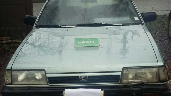 Un adulto y un menor fueron detenidos como sospechosos de robar un vehículo