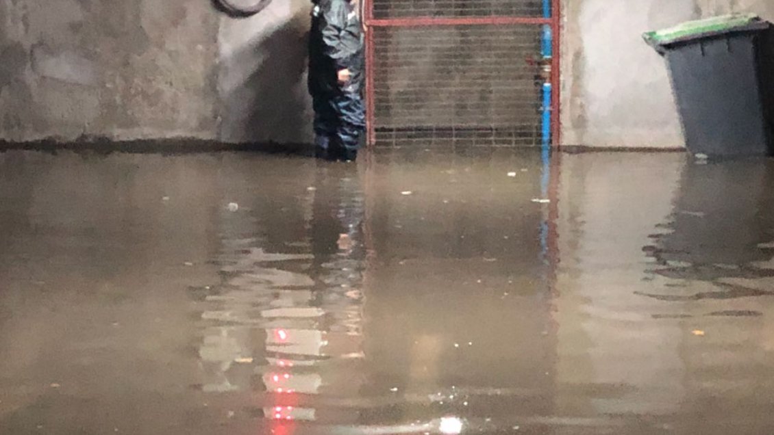 Departamentos filtrados, letreros derribados y voladuras de techo deja sistema frontal en el Biobío