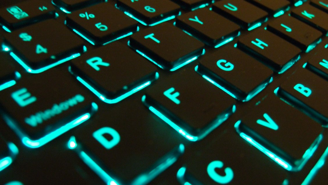 Hackers chilenos robaban señal satelital para vender TV a bajo costo en varios países