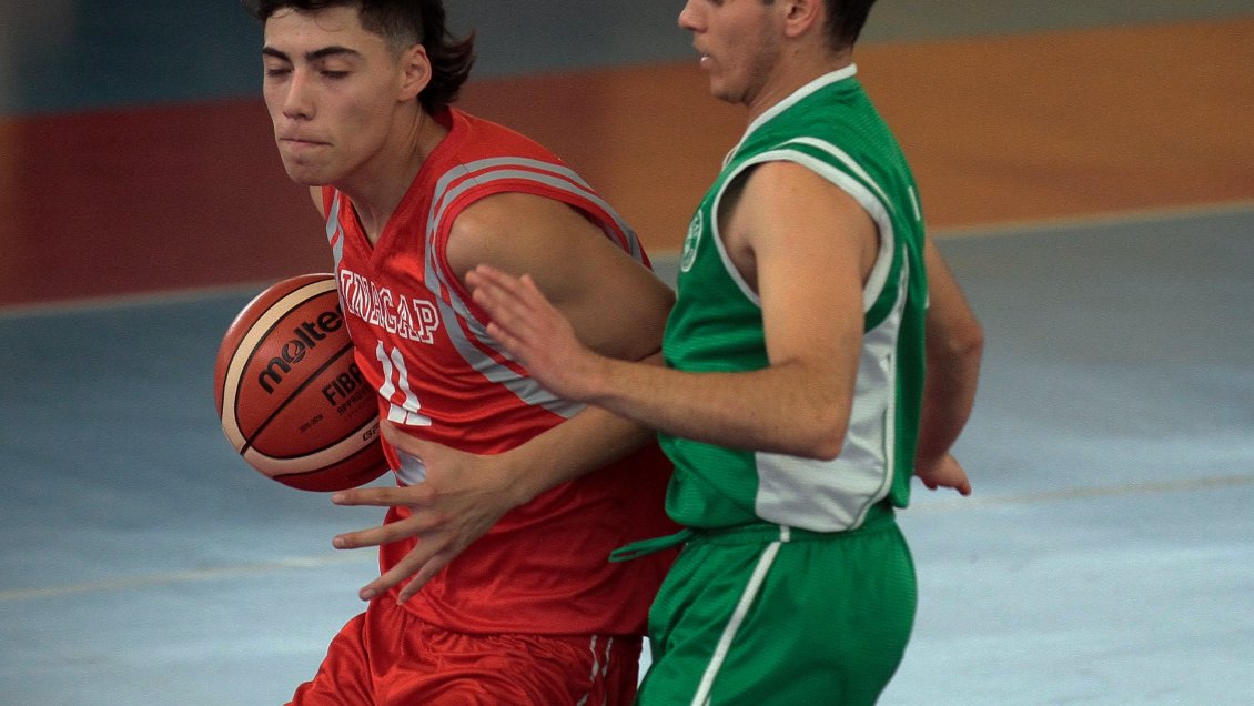 Arica: Inacap alzó la copa de campeón del torneo de baloncesto regional