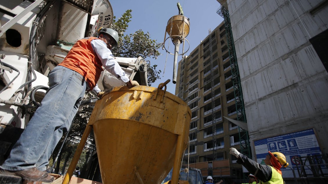 Mercado laboral: Cayó poder adquisitivo y trabajadores contratados suman cinco meses a la baja