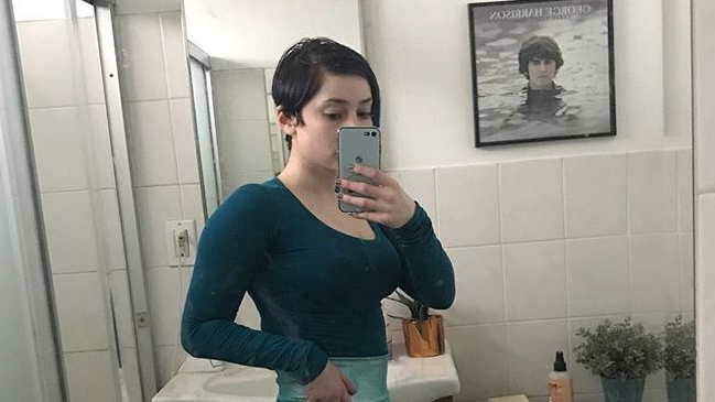 Tinder: Chica recibió mensajes por su papel higiénico y se viralizó