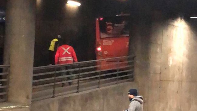 Cierre de intermodal La Cisterna por bus atrapado provocó caos vial