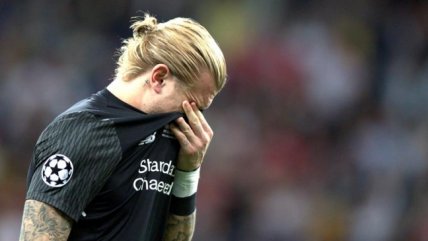 ¡No aprende! El grosero error del portero Loris Karius en el calentamiento de un amistoso