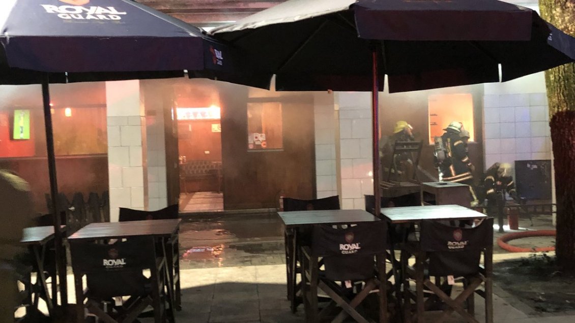 Incendio afectó a local de comida rápida en la Plaza Perú de Concepción