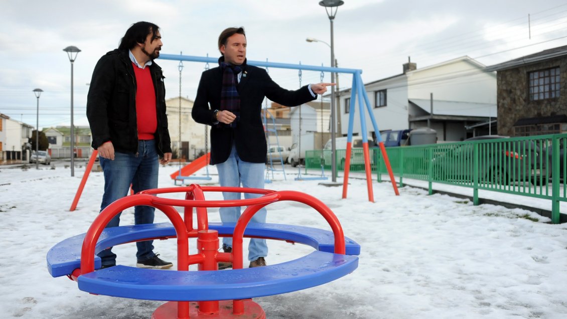 Punta Arenas: Mejorada plaza Mauricio Braun fue entregada a los vecinos