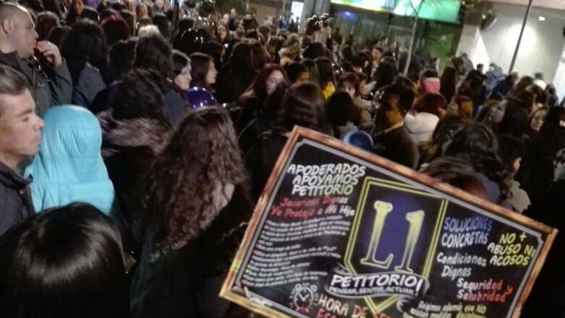 Apoderados del Liceo 1 protestaron por traslado de estudiantes