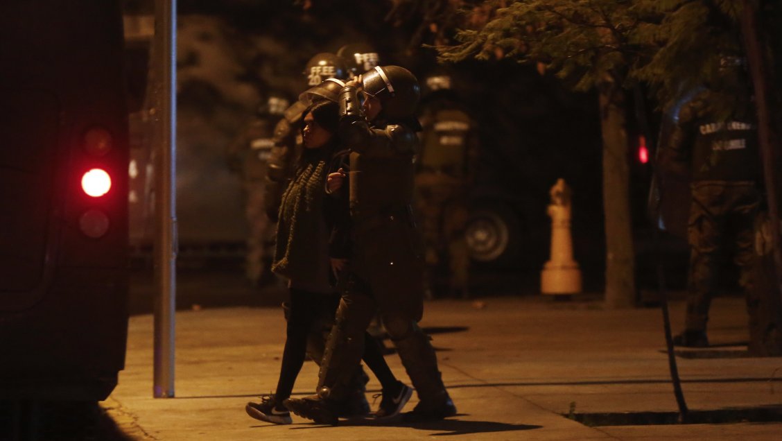 Alumnas de la UTEM piden renuncia del rector por 