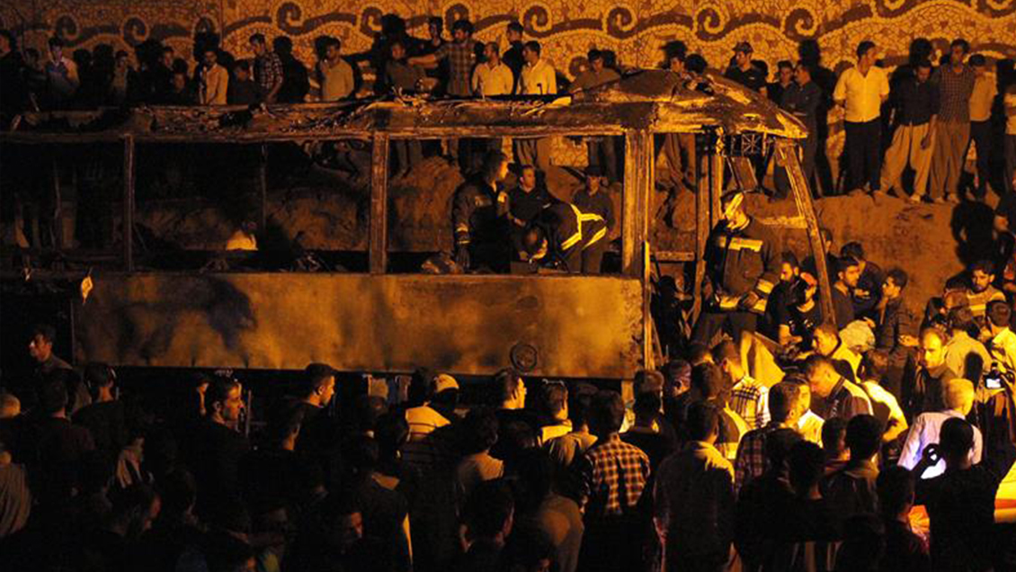 Tragedia en Irán: Choque de autobús y camión cisterna dejó 11 muertos