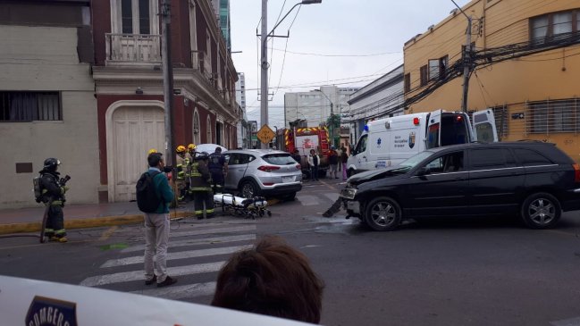 Colisión en el centro de Iquique dejó a dos Carabineros lesionados