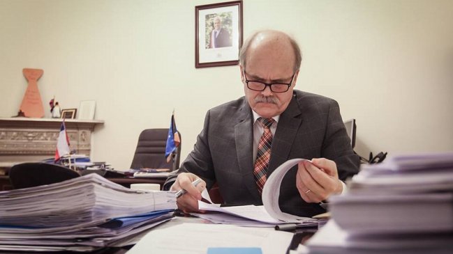 Ex intendente de Magallanes aclara que Chadwick le exigió la renuncia