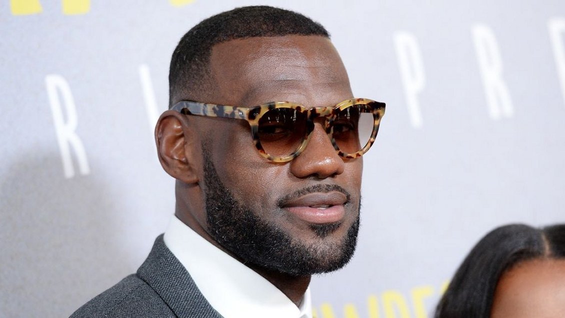 LeBron James negocia para producir y protagonizar una comedia