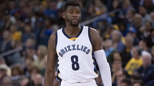 Houston Rockets reforzó su juego defensivo con el alero James Ennis III