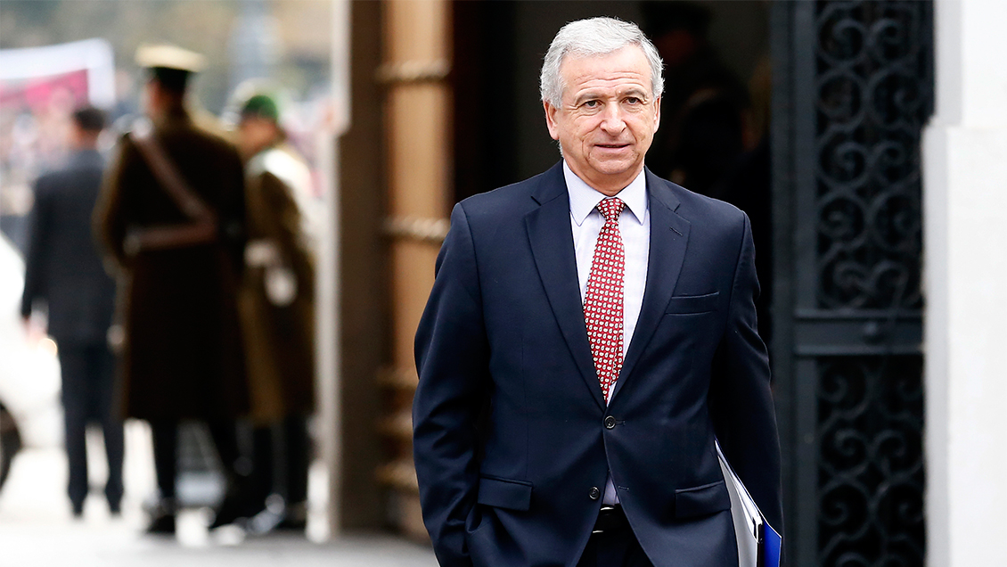 Contraloría descartó irregularidades en el viaje del ministro Larraín a la Universidad de Harvard