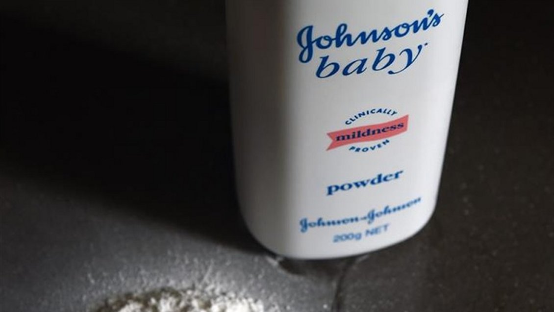 Ordenan pagar millonaria multa a Johnson & Johnson por productos cancerígenos